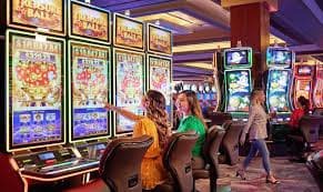 Pengguna membaca syarat bonus t6vip